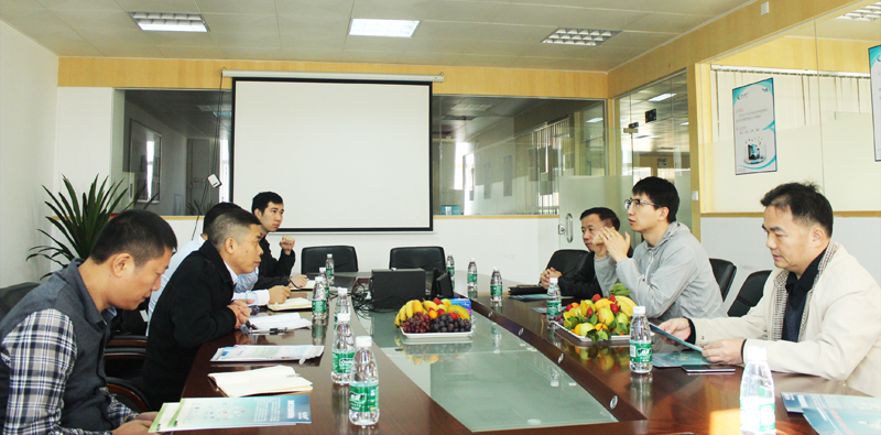 中國動物衛(wèi)生與流行病學中心李鵬博士蒞臨我司考察 中國動物衛(wèi)生與流行病學中心李鵬博士蒞臨我司考察