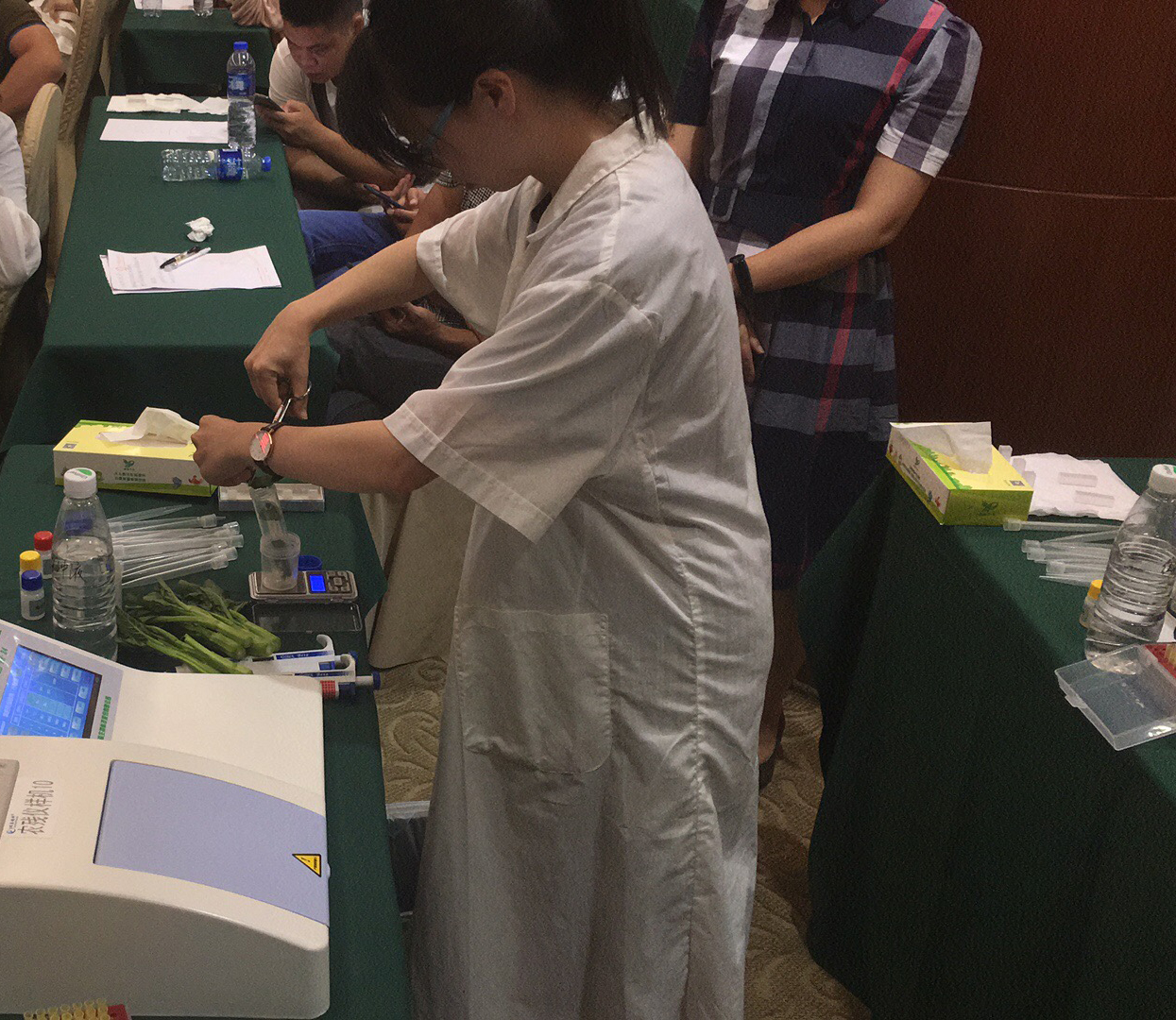 番禺區(qū)農(nóng)產(chǎn)品質(zhì)量安全形式分析會暨農(nóng)產(chǎn)品質(zhì)量安全法規(guī)及業(yè)務技能培訓會圓滿結束